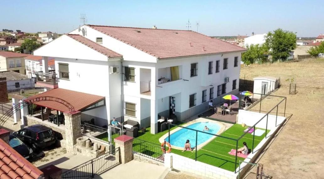 Apartamento Loft La Encina Torrejon el Rubio Exterior photo
